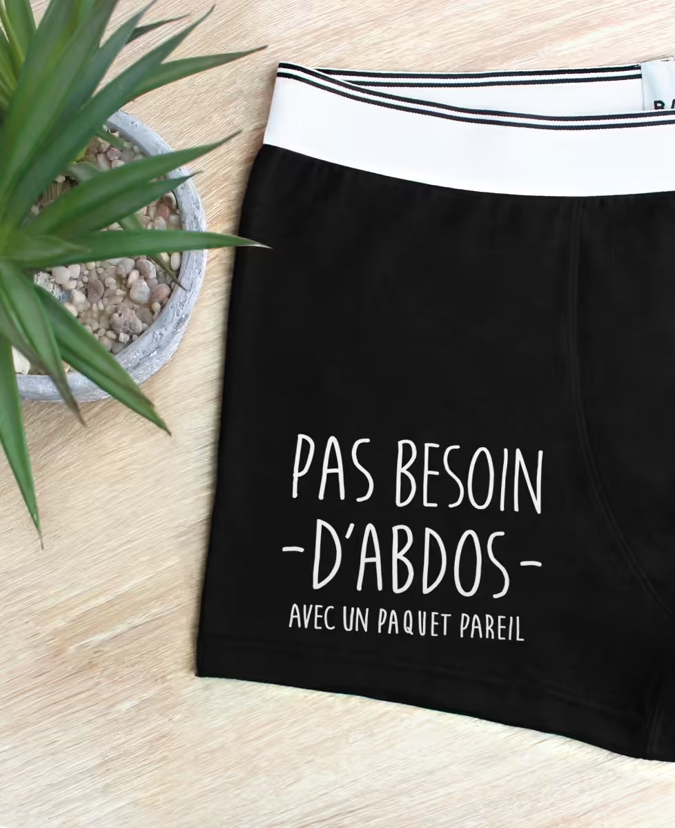 Monsieur T-Shirt - Boxer "Pas besoin d'abdos avec un paquet pareil" - Noir